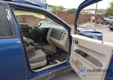 2008 Ford Escape Xlt z USA, uszkodzony, nr VIN 1FMCU93198KB75451